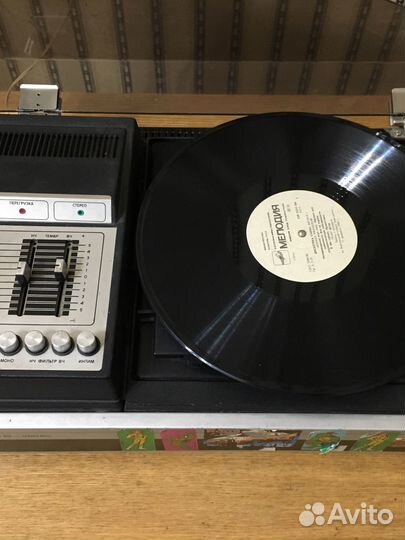 Виниловый проигрыватель