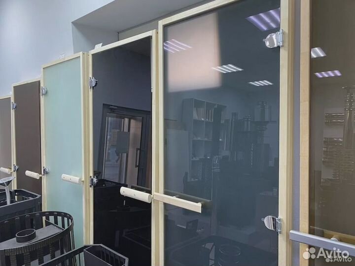 Дверь стеклянная для бани