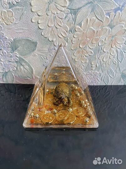 Подставка-пирамида для ручек