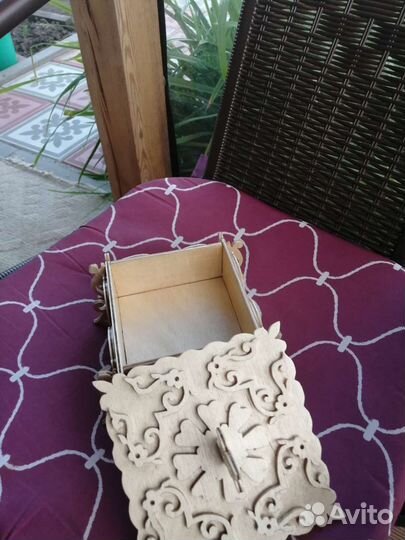 Шкатулка резная деревянная