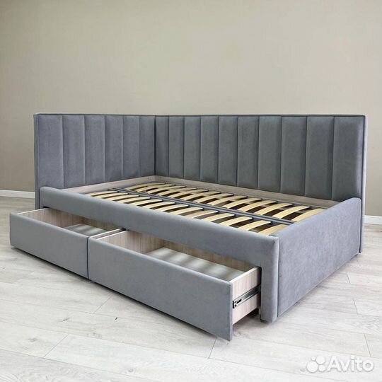 Кровать детская с мягкой спинкой