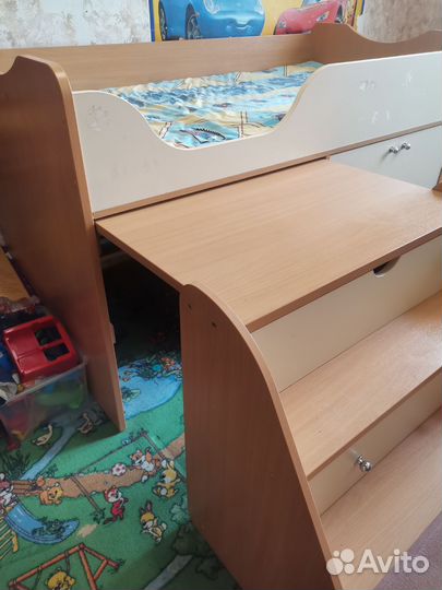 Детская кровать чердак со столом