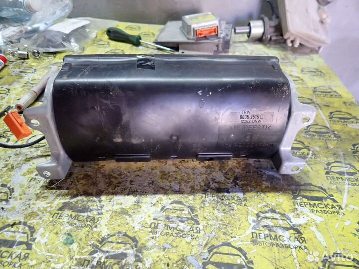 Подушка безопасности пассажирская (в торпедо) для