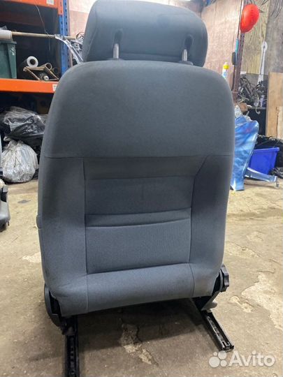 Сиденье переднее правое Skoda Fabia 6Y2 AME 2001