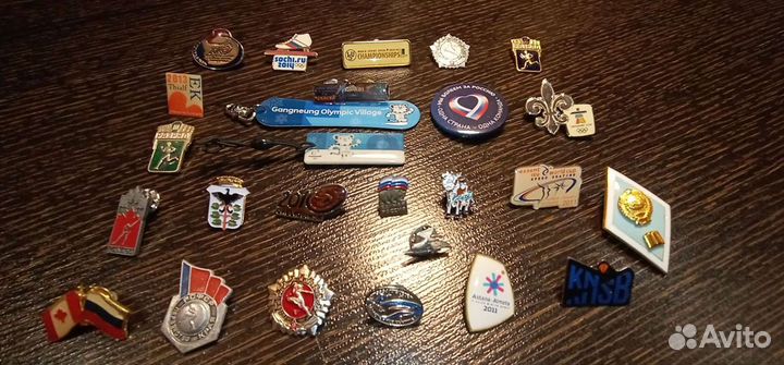 Набор коллекционных значков