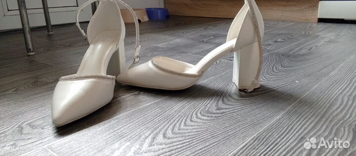 Продам свадебные туфли
