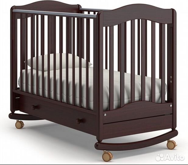 Детская кроватка-качалка на колесах