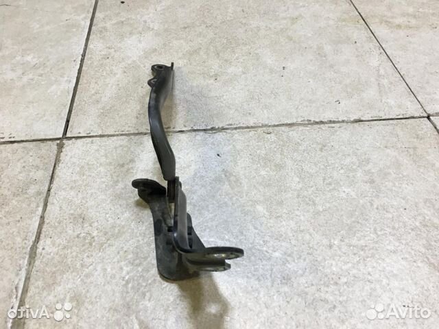 Петля капота правая Toyota Land Cruiser 200 2007