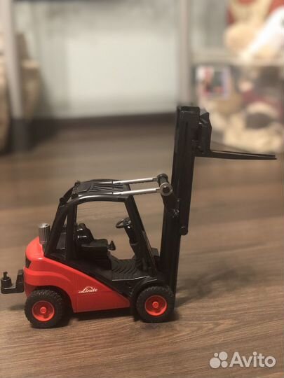 Экскаватор игрушка с вращающимся механизмом