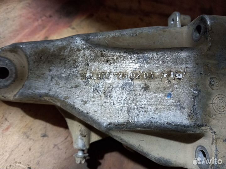 Кронштейн двигателя Mercedes