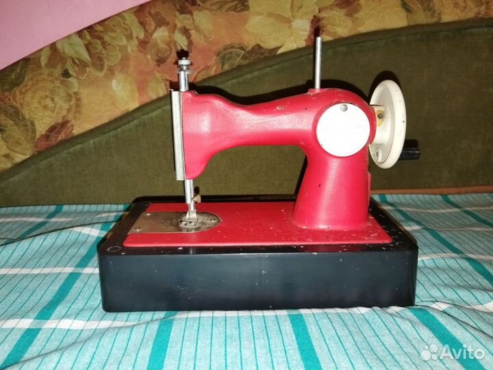 Детская швейная машинка СССР