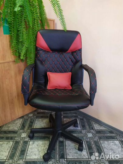 Геймерское кресло, офисное, чёрное с красным