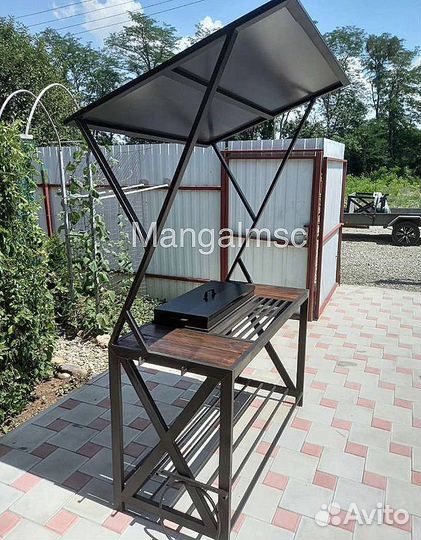 Мангал с крышей