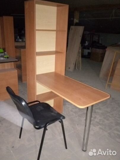 Стол-стеллаж