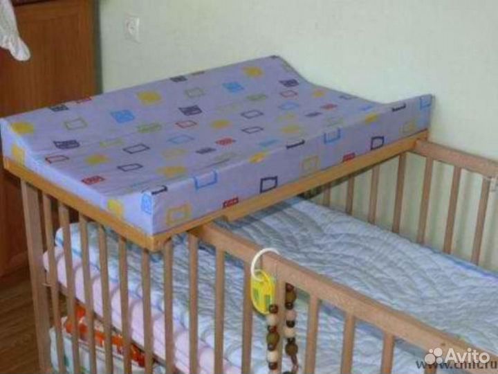 Пеленальная доска на кроватку