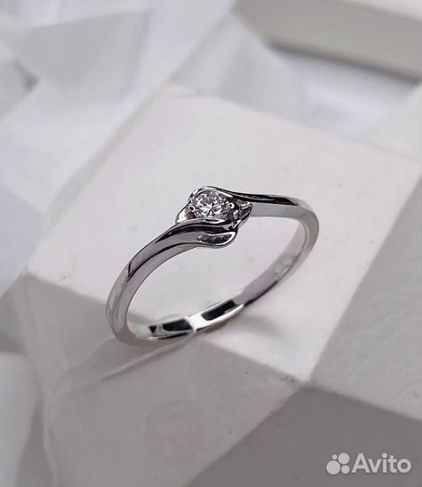 Золотое кольцо с бриллиантом 0,06 ct 585 пробы