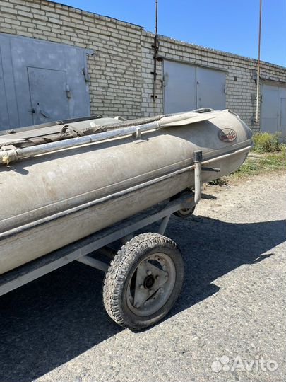 Лодка с прицепом