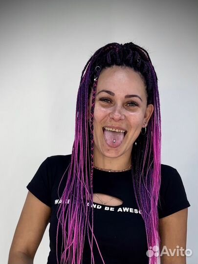 Модель на афрокосы, брейды, афрокудри