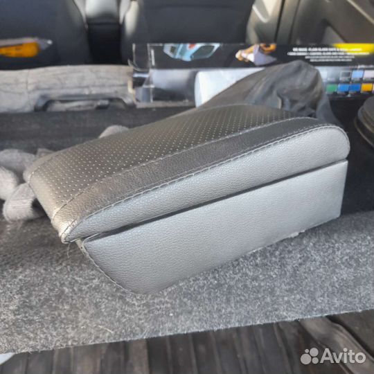 Подлокотник ваз 2110 2114 2115