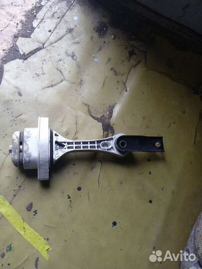 Опора двигателя задняя