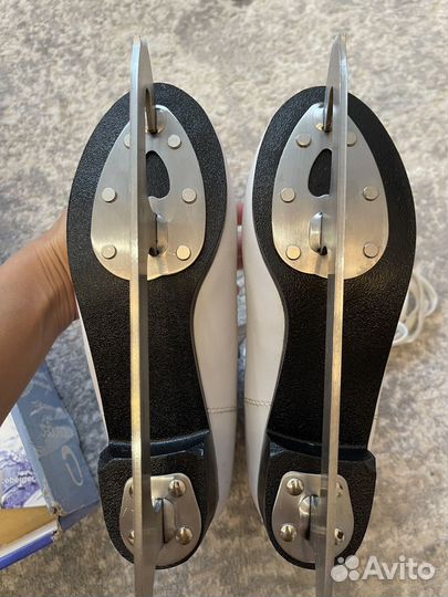 Коньки фигурные женские