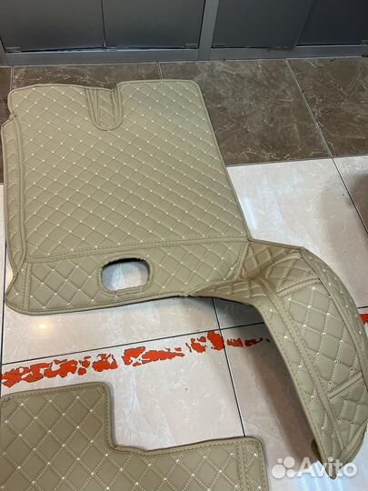 Продам 3D ковры из экокожи на Sitrak С7Н, бол.каб