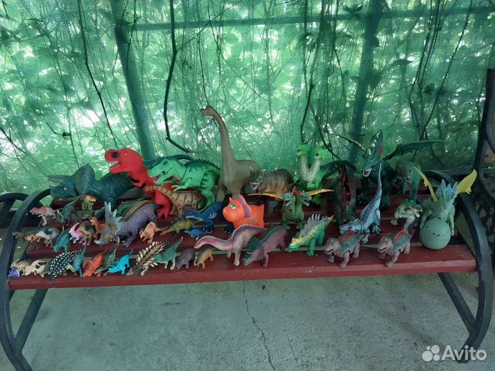 Динозавры игрушки