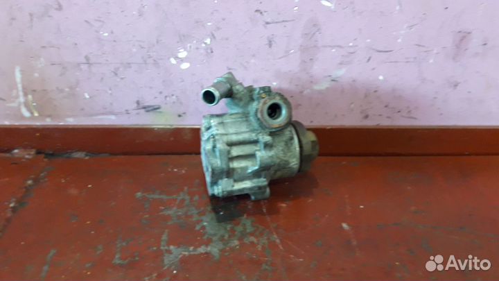 Насос гура Volkswagen Transporter T4 2.5TDI