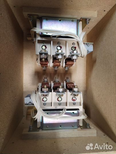 Контактор вакуумный