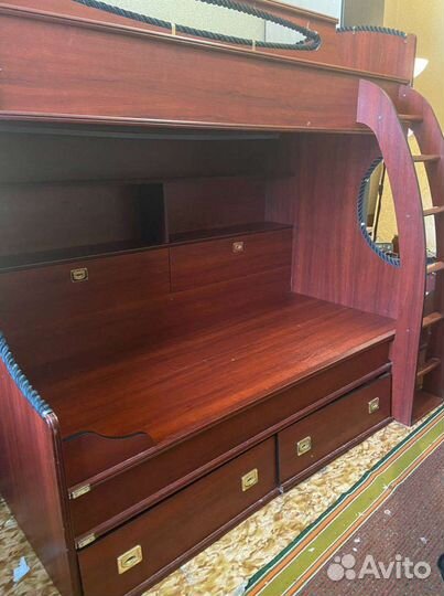 Кровать двухъярусная