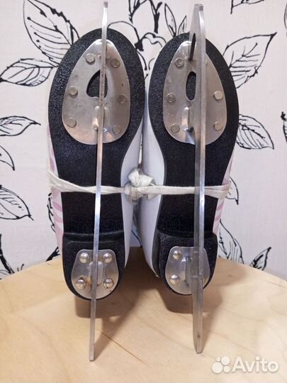 Коньки фигурные женские 35-36