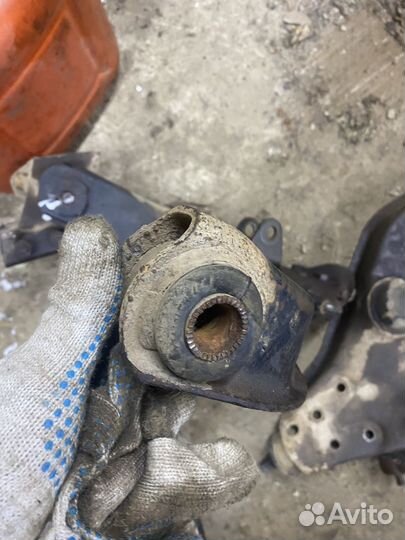 Передние нижние рычаги mitsubishi pajero 2 1996