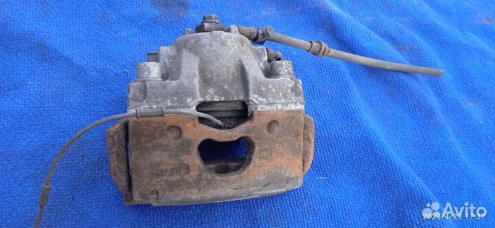 Суппорт передний правый Opel Vectra c 1.8л