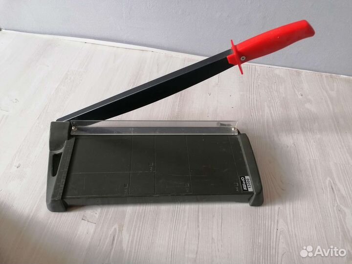 Резак для бумаги сабельный