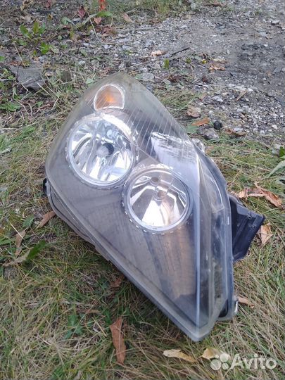 Фара передняя правая на opel astra h