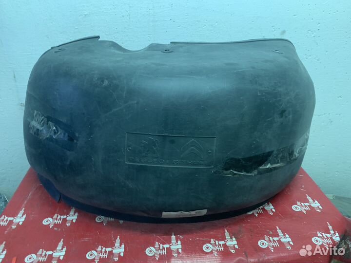 Citroen С-Crosser Подкрылок задний правый