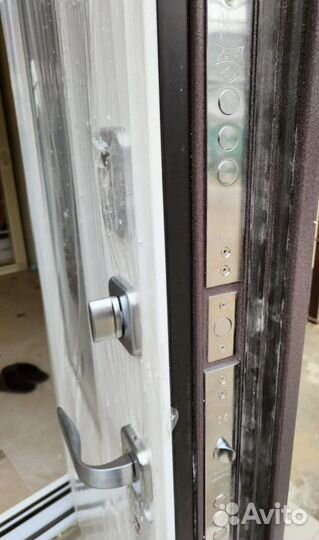 Дверь с терморазрывом в дом