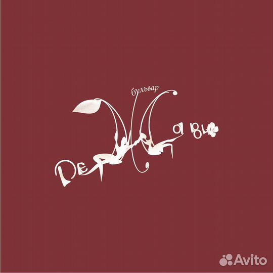 Официант в кафе 