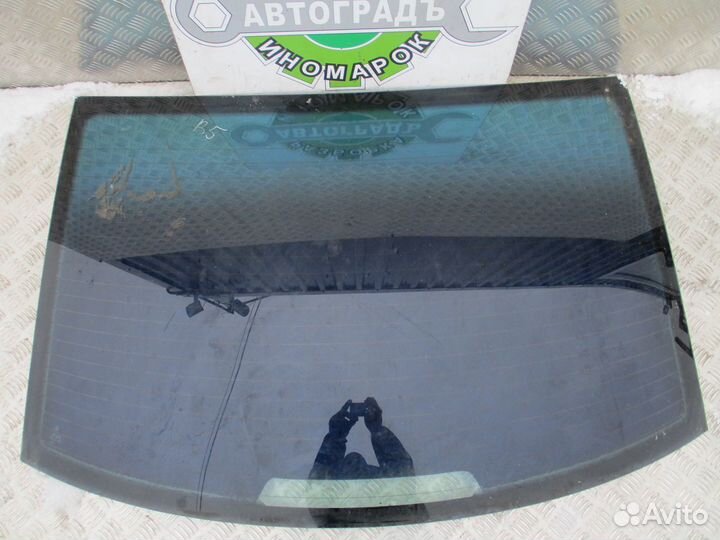 Стекло заднее Volkswagen Passat B5 седан