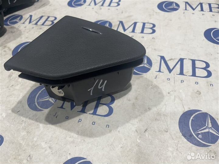 Пепельница задняя правая Mercedes-Benz E-Class