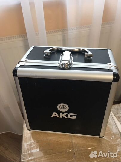 Студийный микрофон AKG P220