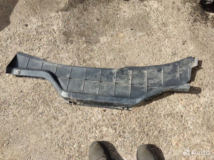 Накладка стеклоочистителя (жабо) Audi 100 седан