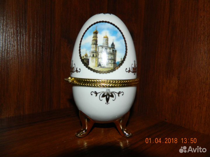 Фарфоровое яйцо-шкатулка