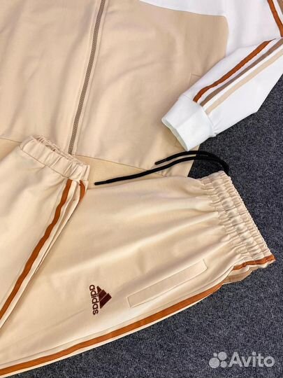 Спортивный костюм adidas