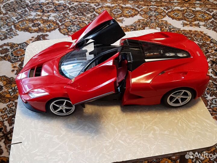 Машина на радиоуправлении Ferrari