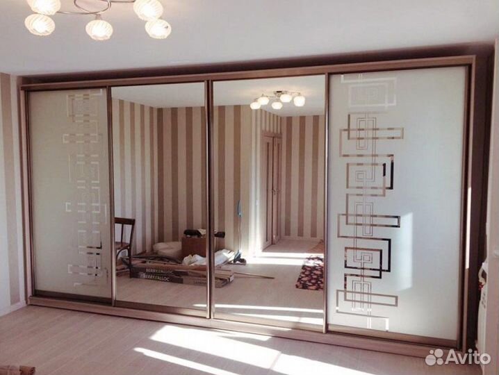 Шкаф с зеркалами