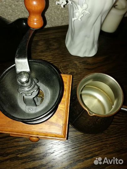 Кофемолка ручная стилизованная, турка из меди