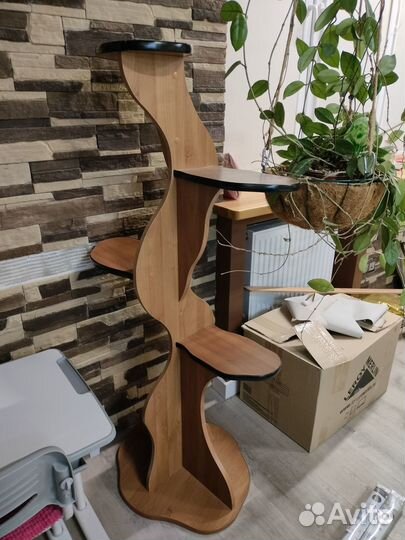 Напольная подставка для цветов