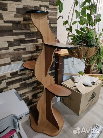 Напольная подставка для цветов