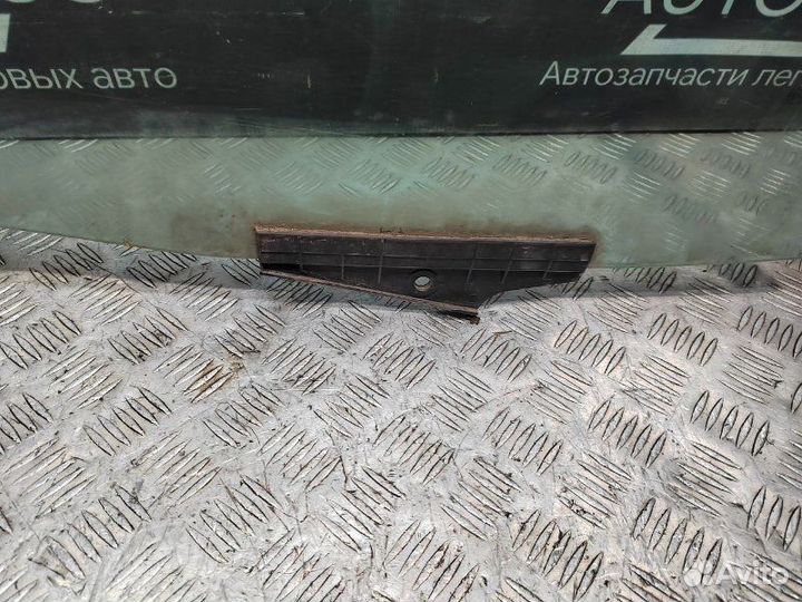 Стекло двери переднее левое Audi 80 седан 1.8 RU